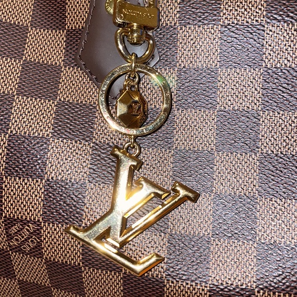 SOLD🚨AUTHENTIC Louis Vuitton gold bag charm/keychain - Picture 1 of 11